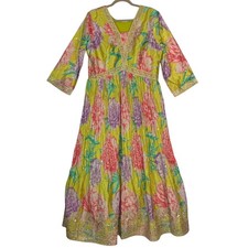 Maxi abito in seta floreale con abbellimenti dorati e maniche a 3/4