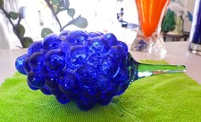 Kosta Boda - GLASS BUNCH PURPLE GRAPES - Signed Gunnel Sahlin - Sweden