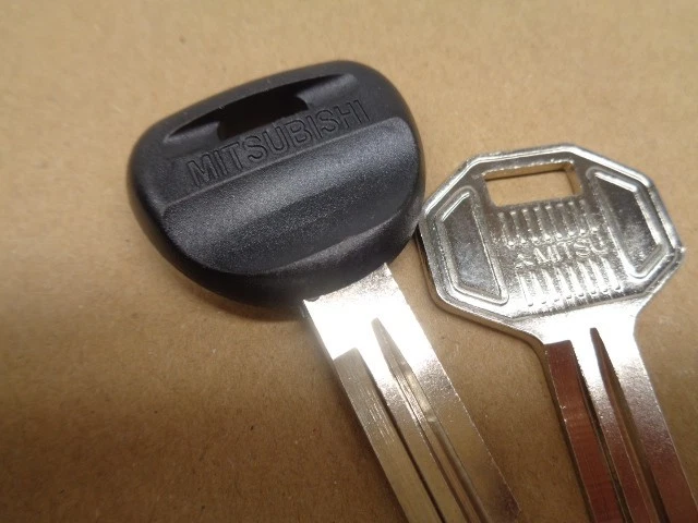 2 ПУСТЫЕ КЛАВИШИ РАБОТАЮТ ДЛЯ MITSUBISHI MIRAGE (1993-1998) (2 КЛАВИШИ БЕЗ ЧИПА) НОВЫЕ - Изображение 2 из 3