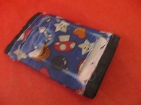 Super Mario Bros. Lenticular Hologram Wallet Avon Nintendo NES Trifold *DAMAGED*