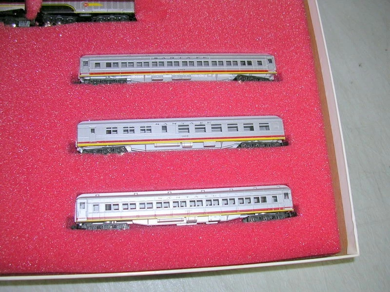 Con-Cor N Scale (The Valley Flyer) Limited Edition Passenger Set #8506 Sante Fe - Image 3 of 4