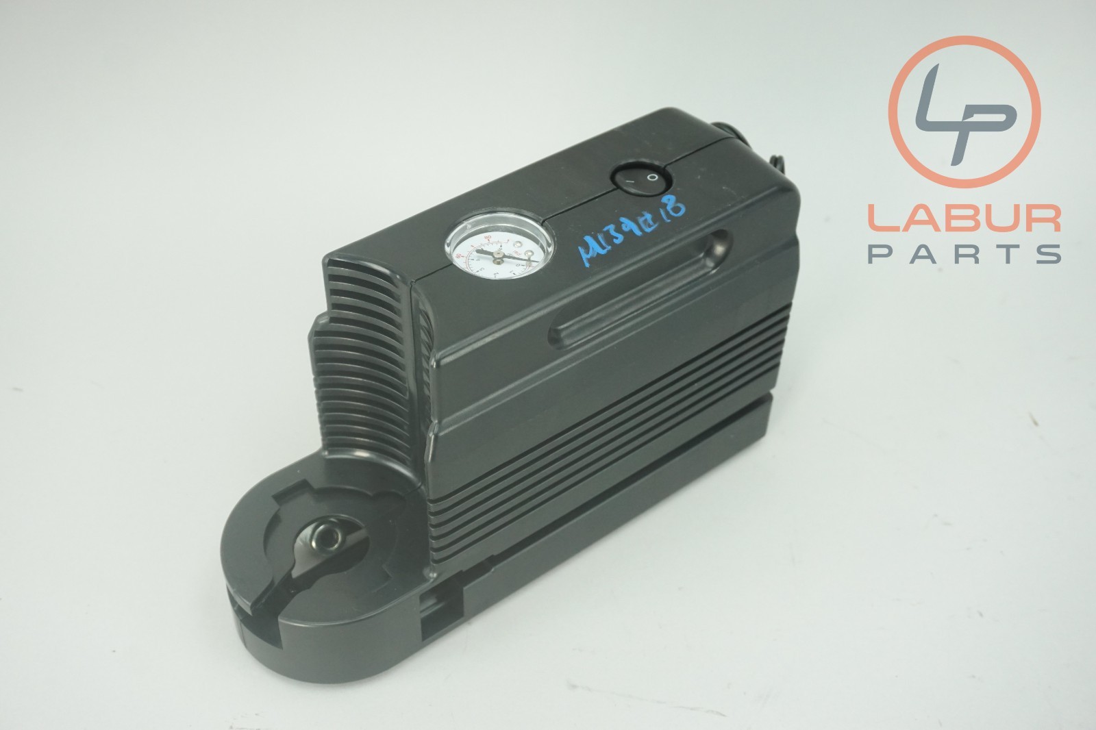 M139 03-13 Maserati Quattroporte Trunk Spare Tire Air Compressor A245