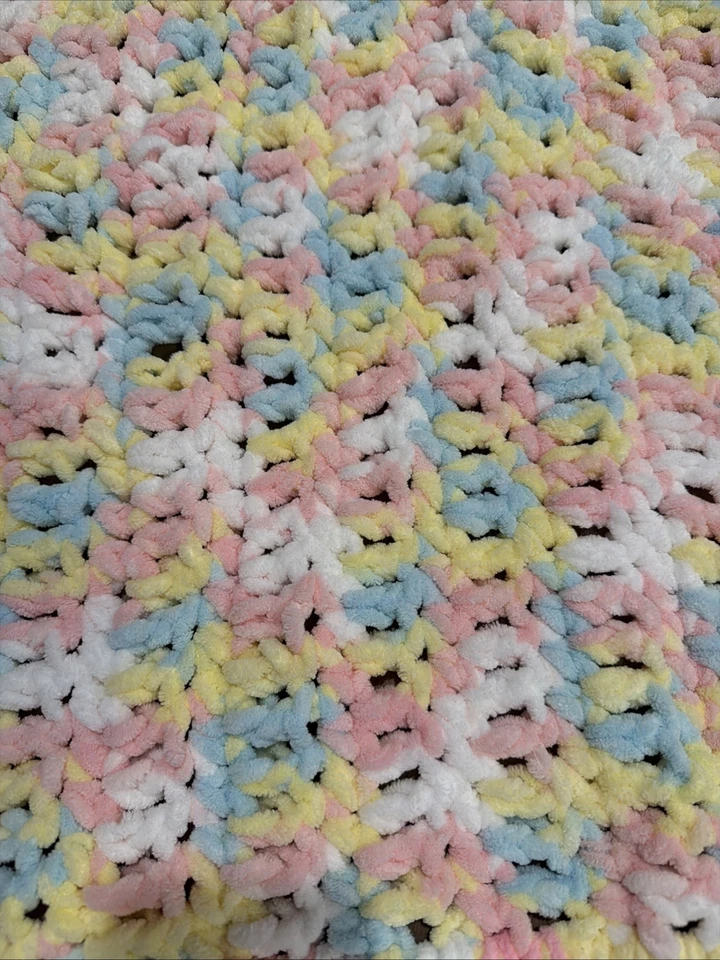Manta de bebé hecha a mano de ganchillo * afgana * manta Bernat hilo * bebé niña * Foto 2 de 4