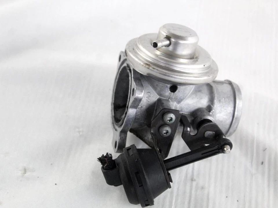 038131501E VALVOLA EGR BY PASS VOLKSWAGEN NEW BEETLE 1.9 D 66KW 5M 3P (2002) RIC Foto 4 de 4