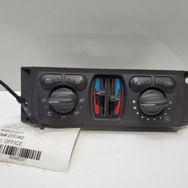 Chevrolet Monte Car 2004-2005, control de temperatura, número de pieza - 15217881 Foto 2 de 4