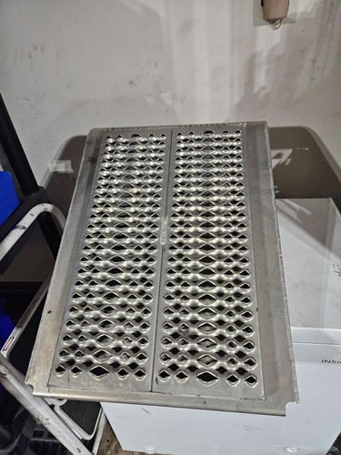 N22-6020-310 Battery BOX COVER USED GOOD CONDITION