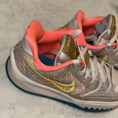 Nike Men s Kyrie Low 4 N7 Basketball Shoes Size 6.5