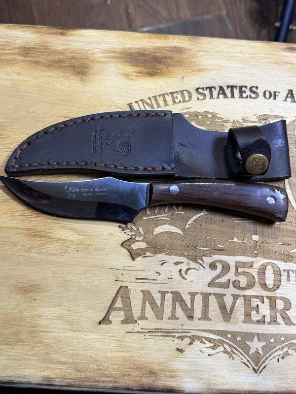 Hen & Rooster Hunting Fixed Blade Knife Clip Point Wood Handle Full Tang Sheath