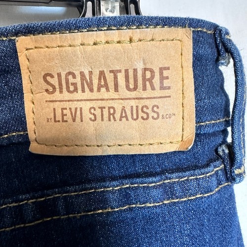 Pantalones de mezclilla Signature Levi Strauss para mujer talla 10 tiro medio corte boot lavado oscuro elásticos - Imagen 5 de 10