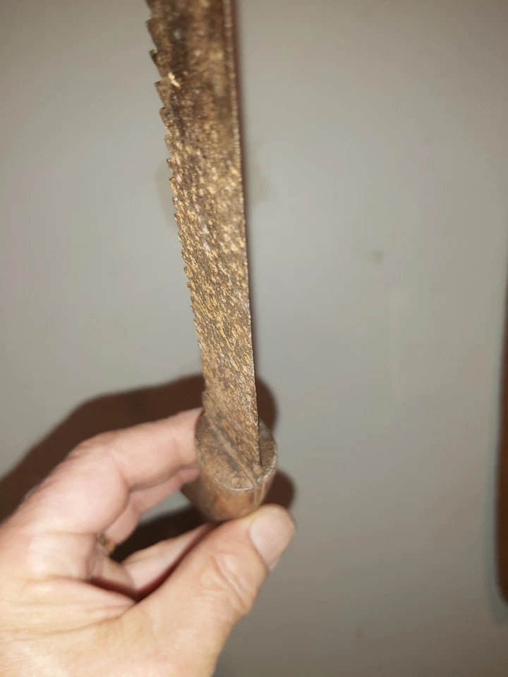 LONGUE SCIE ANCIENNE A GUICHET XIXEME FORGEE MAIN CHARPENTIER OU CHAUMIER - Photo 3/4