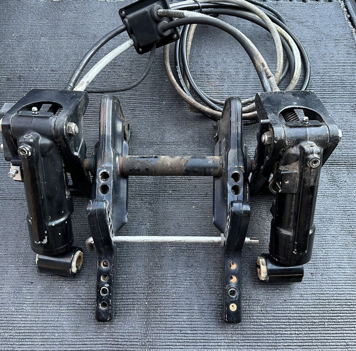 Mari.　1214 Mercury Inline Outboard Trim Cylinders Brackets Trim Sensor
