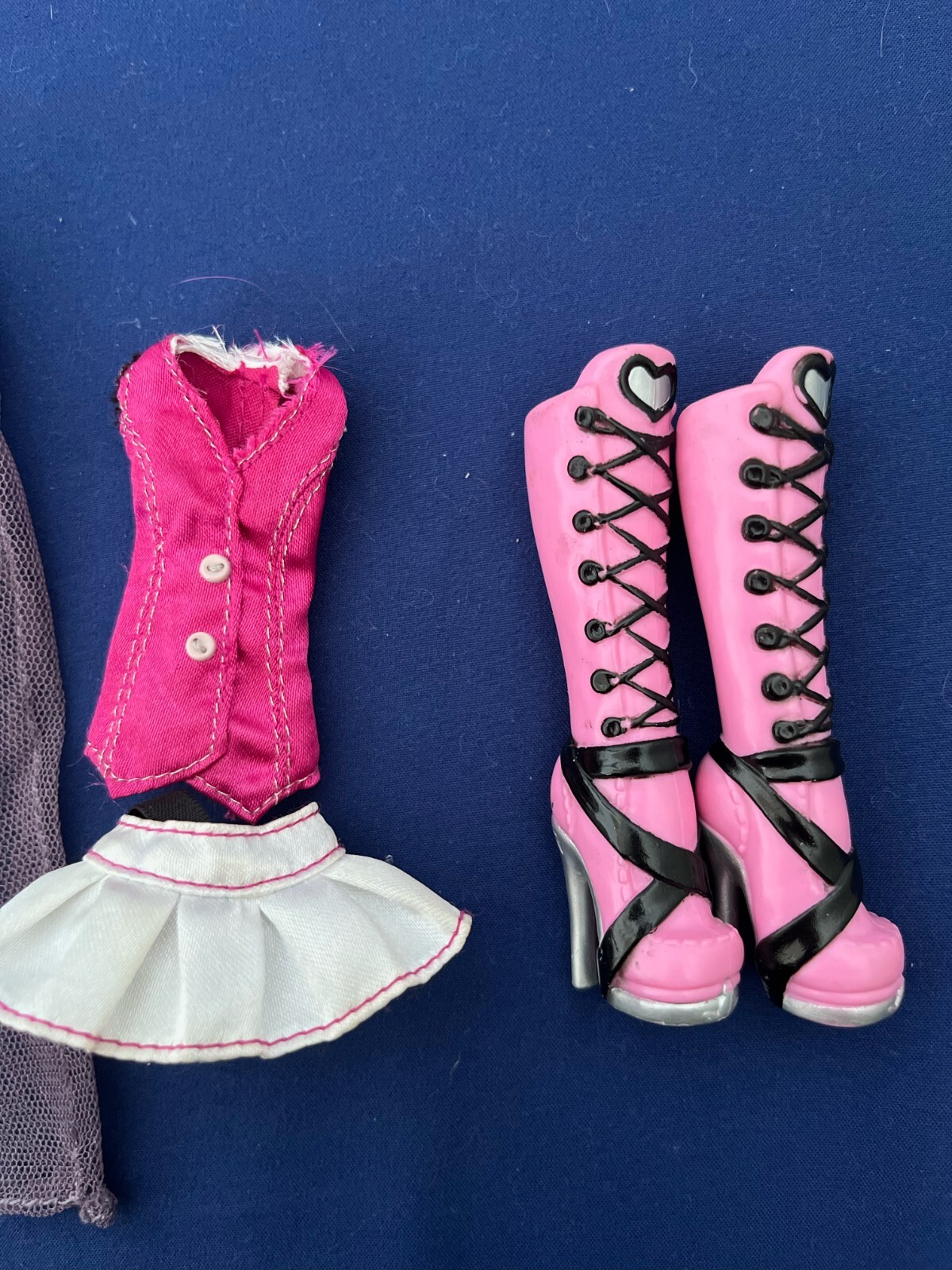 Monster High Doll Draculaura generation 1 outfit. Used