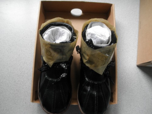 UGG Australia T Payten Black girls boots size 10 - Picture 10 of 11