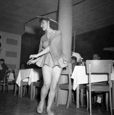 Vintage UNIDENTIFIED Original SHOW GIRL B&W 120 Film Negative