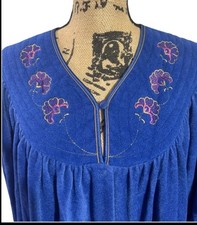 Vanity Fair House Dress Robe Muumuu Blue Embroidered Flowers Snap Close Size XL