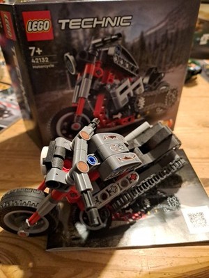 LEGO  Technic 42132 Chopper Motorrad Set Bausatz für Technik-Fans