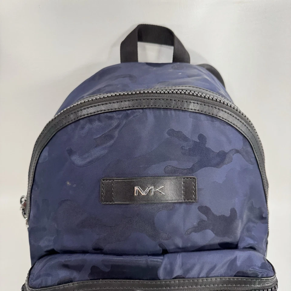Mochila grande Michael Kors Kent Indigo de nailon camuflada azul marino Foto 2 de 4