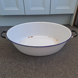 Large White Enamel Oval Metal Wash Basin Tub Dish with Black Handles.