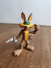 Bugs Bunny & Co : COYOTE Colt  Looney Tunes BULLY 1983 Warner Bros 2.5"