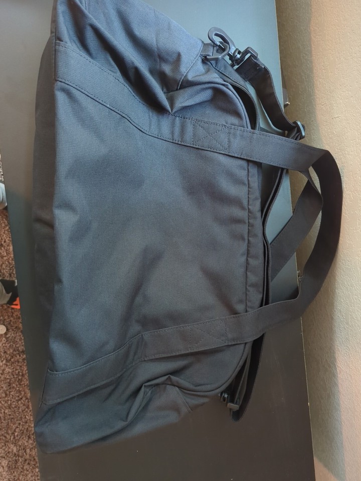 NIKE Black Duffle Bag/Sports Gym Bag GOOD Condition eBay