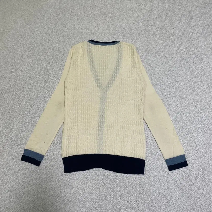Lacoste Women's Cardigan N.2019 - Size 95 M, Good Condition thumbnail 3