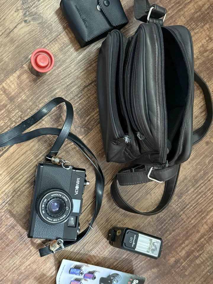 Cámara fotográfica y estuche vintage Minolta Hi-Matic G2 cuerpo negro 35 mm - PROBADA Foto 2 de 4
