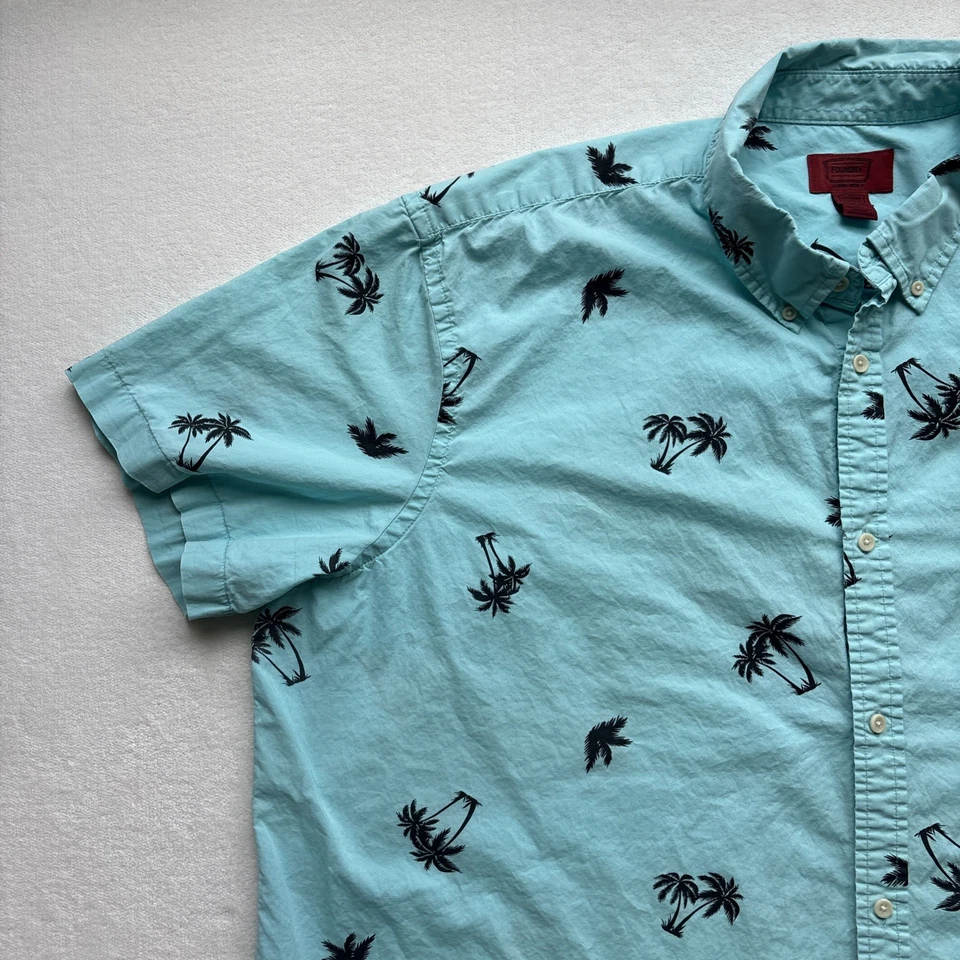 Camisa hawaiana manga corta The Foundry Supply Co para hombre joven 3XL palmeras AOP Foto 3 de 4