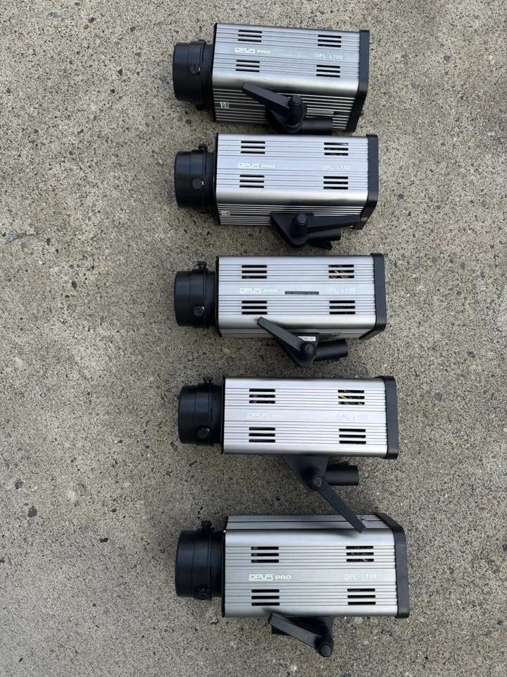 5 PCS OPUS PRO OPL-L150/5 Reflectors/5 Tripods/4 Umbrellas/Bulbs in 2 Bags, Used Foto 3 de 4