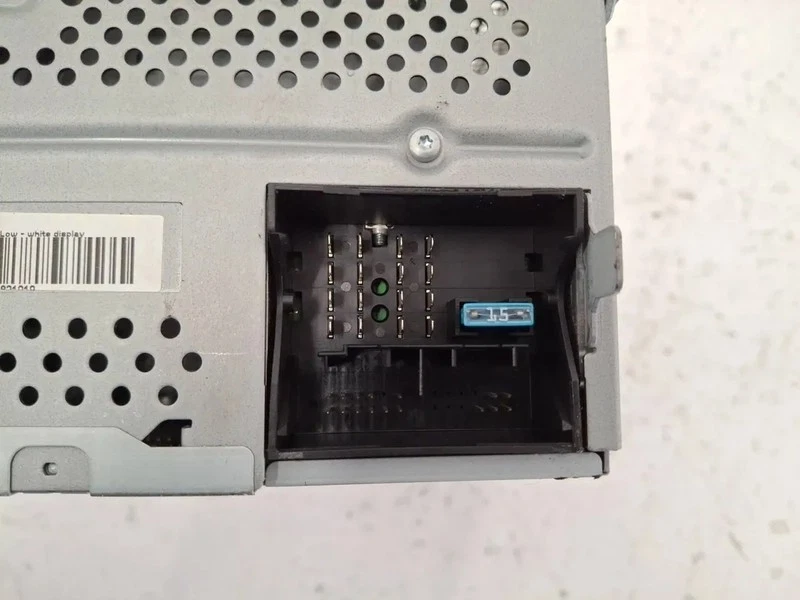 radio 1T0035680D für VOLKSWAGEN GOLF (5K/AJ) (09/08>) 1.6 TDI DPF BER. 2005 - Bild 4 von 4