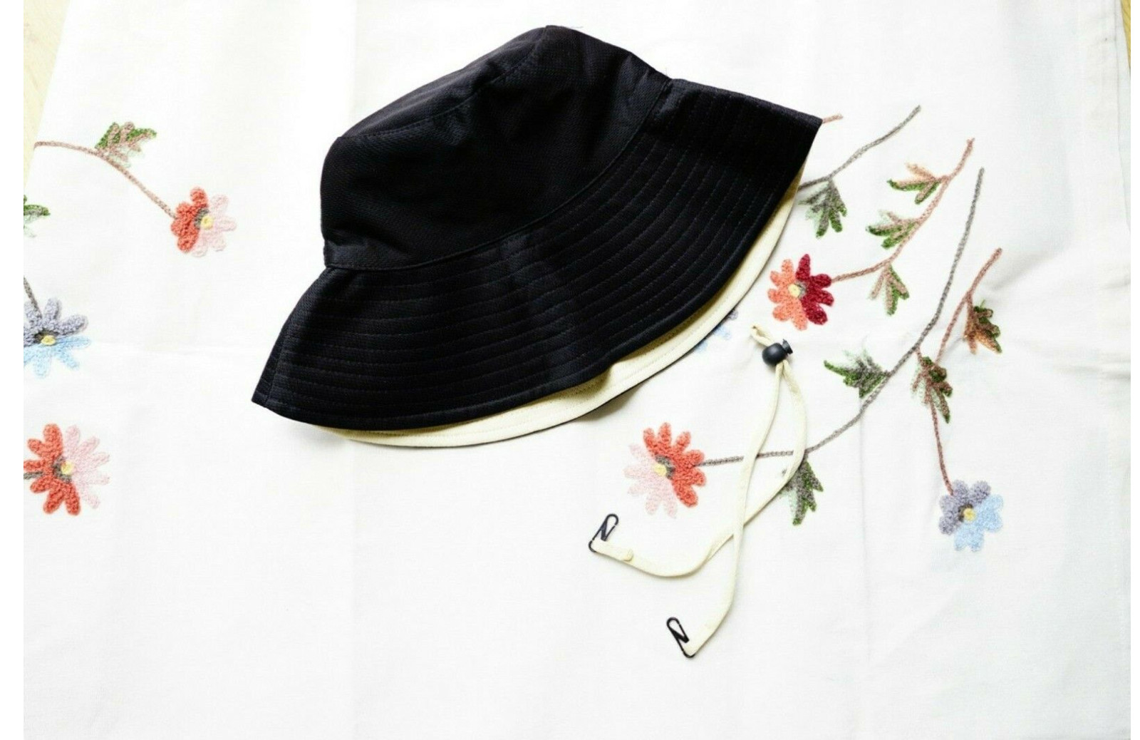 Black Beige Large Brim Reversible Bucket Unisex Hat Adjustable Chain Straps