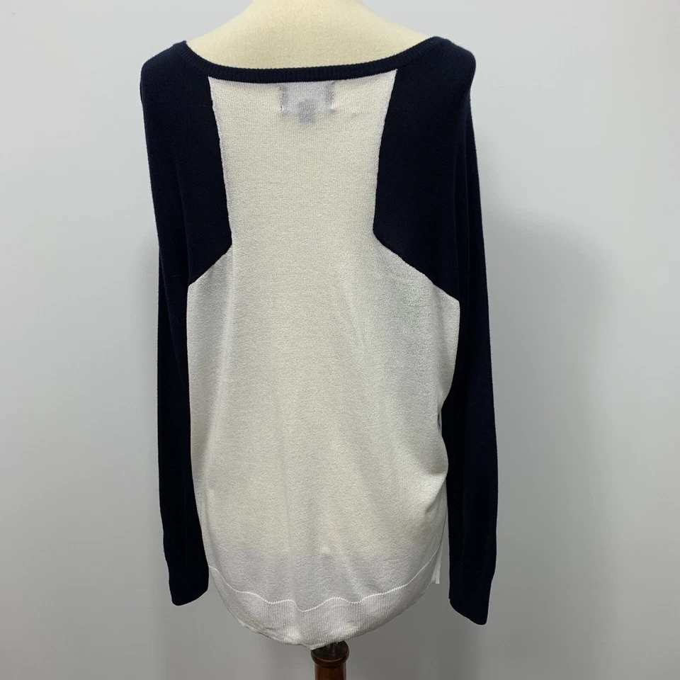 Lumiere Womans Navy front white back lightweight sweater size Large - Image 2 of 4