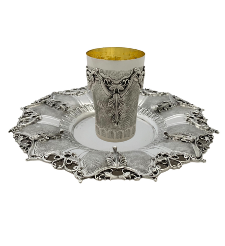 FINE 925 STERLING SILVER HANDMADE CHASED SWIRL LEAF APPLIQUE ORNATE CUP & TRAY - 第 1/4 張圖片