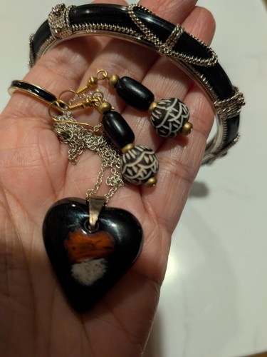 Vintage Ceramic Heart Necklace, Enameled Ring, Wire Wrapped Bangle & Earrings - Foto 1 di 6