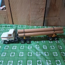 John Deere Equiptment Company  Ertl Log Truck
