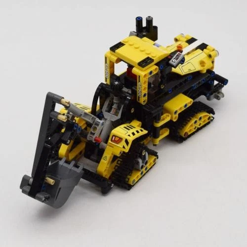 LEGO Technic 42121 Heavy-Duty Excavator, photo 1 of 4