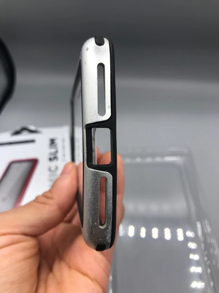 Funda delgada atómica Ghostek plateada para Apple iPhone 7 y 8 Plus usada Foto 4 de 4