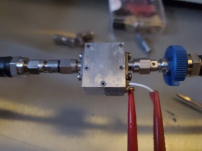 unlabeled amplifier 400 KHz to 400 MHz (analyzer traces) +15 VDC