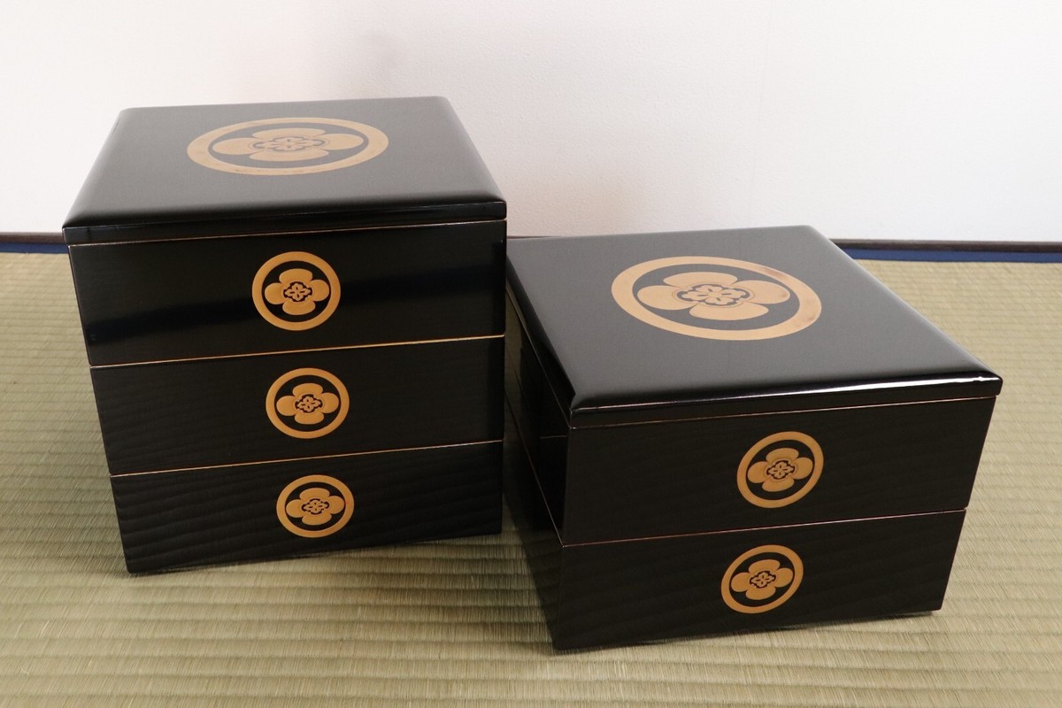 Japanese Lacquer Wooden 5 Tiered Boxes Jubako Golden Samurai Mokko