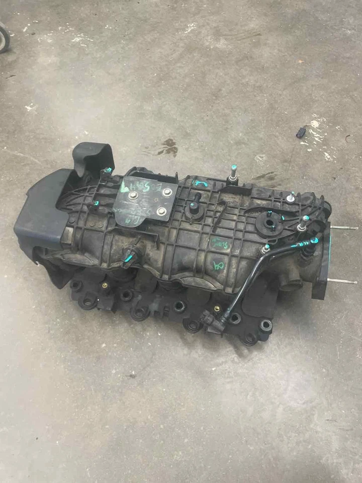Chevy Suburban 2009 colector de admisión OEM 5,3 L V8 compatible con Silverado Foto 3 de 4