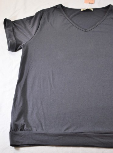 Women's Moyabo grey V Neck Top size 2X large short sleeves side pockets hem band - Picture 3 of 7