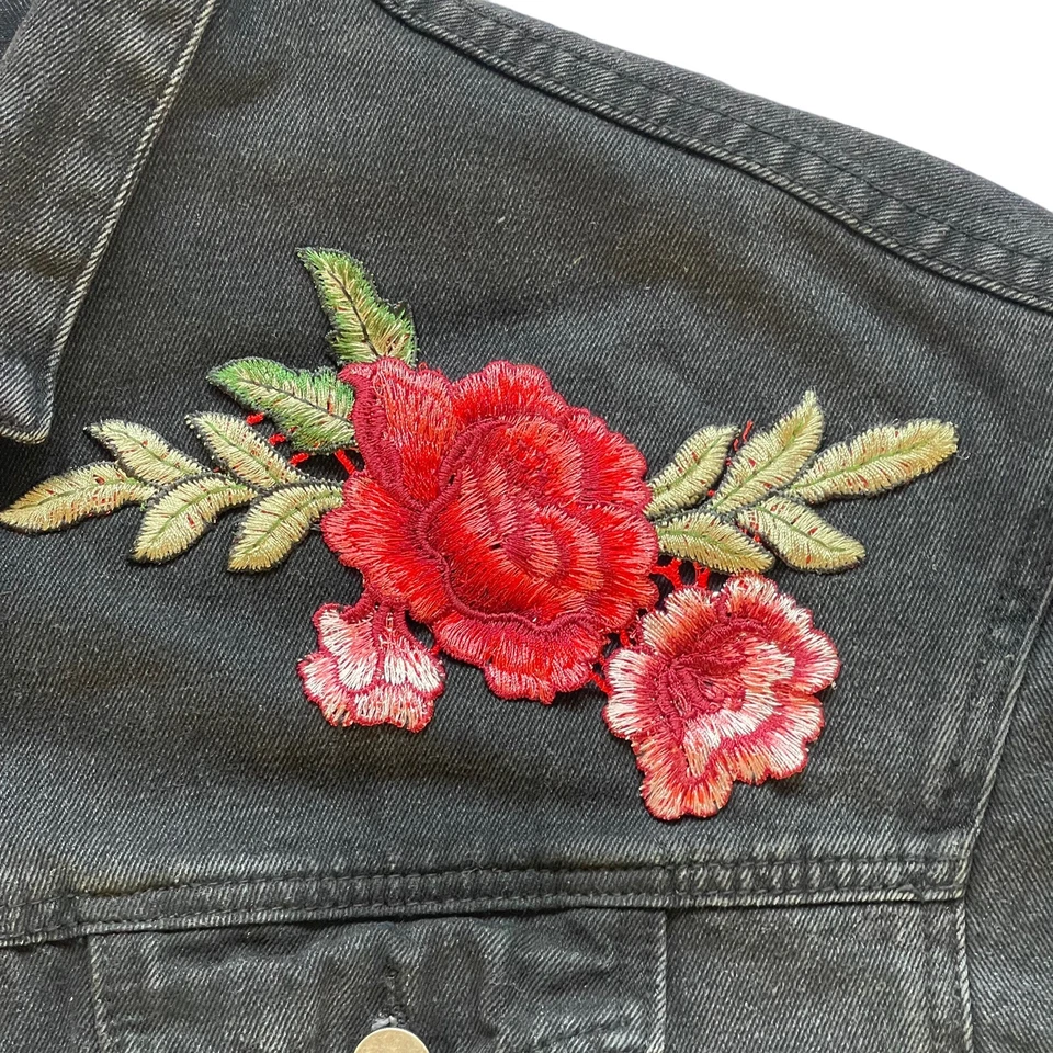 Chaqueta vaquera negra Buffalo David Bitton para mujer talla mediana apliques florales Foto 3 de 4