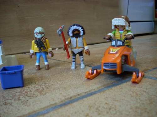 Playmobil Iglu mit Licht Inuit Schneemobil Polar Eskimo viel Zubehör - Picture 6 of 9