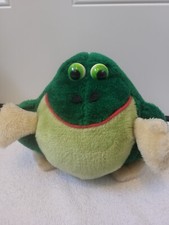 Vintage Russ Berrie Ferky Green Plush Frog 629 Round Bug Eyed 11"