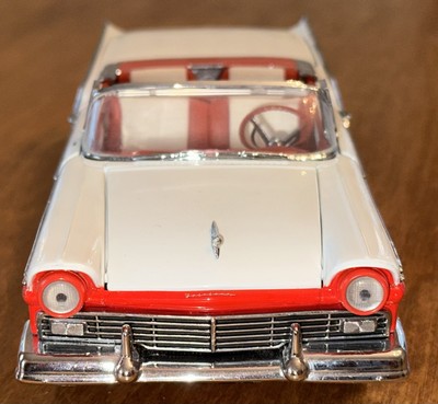 Franklin Mint 1957 Ford Fairlane 500 Skyliner Convertible Model