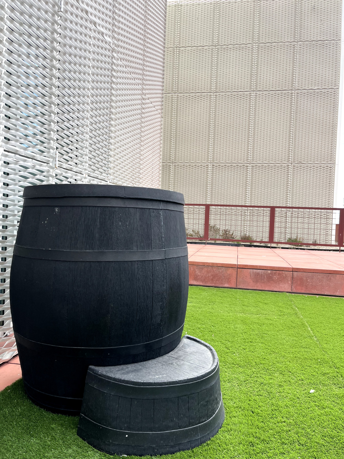 ICE TUB ROTO, 240L BLACK, NEW, PERFECT TO RECOVERING AT HOME 