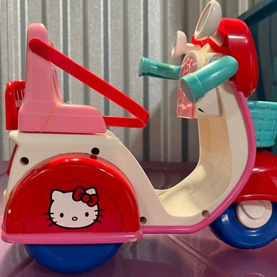Hello kitty chasing rainbows scotter