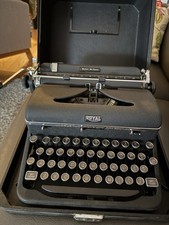 Vintage Royal Quiet DeLuxe Black Portable Typewriter with Black Case 1946 Case thumbnail