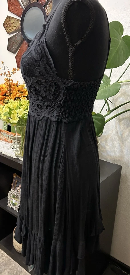 Vestido FP One Free People Mini Adela Boho Negro Crochet Encaje Talla Pequeña Foto 3 de 4