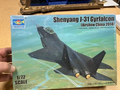 1:72 Trumpeter Chinese Shenyang J-31 Gyrfalcon (Airshow China 2014)