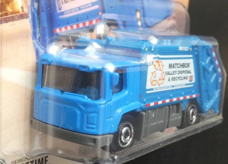 +++ NEU - MATCHBOX 62/125 - MBX EV Trash Truck / Müllauto (blau) +++ - Bild 4 von 4